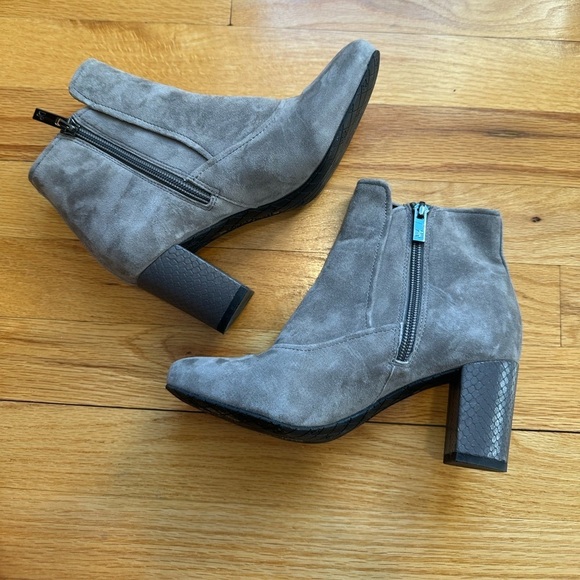 Donald J. Pliner Paisley Gray Suede Round Heel Ankle Boots - Picture 2 of 9